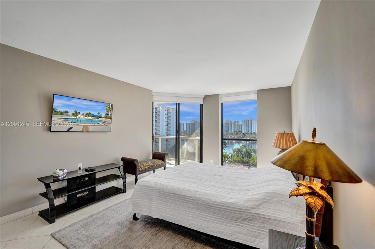 3600 Yacht Club Dr, Unit 904, Aventura, FL 33180 Photo