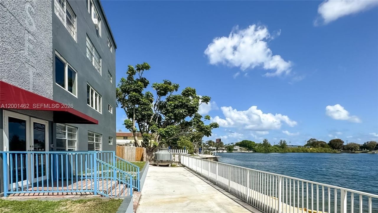 1060 Crystal Lake Dr, Unit 401, Deerfield Beach, FL 33064 Photo