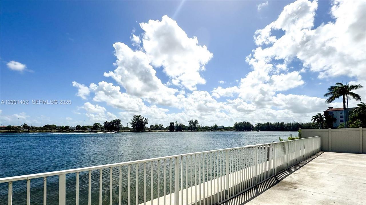 1060 Crystal Lake Dr, Unit 401, Deerfield Beach, FL 33064 Photo