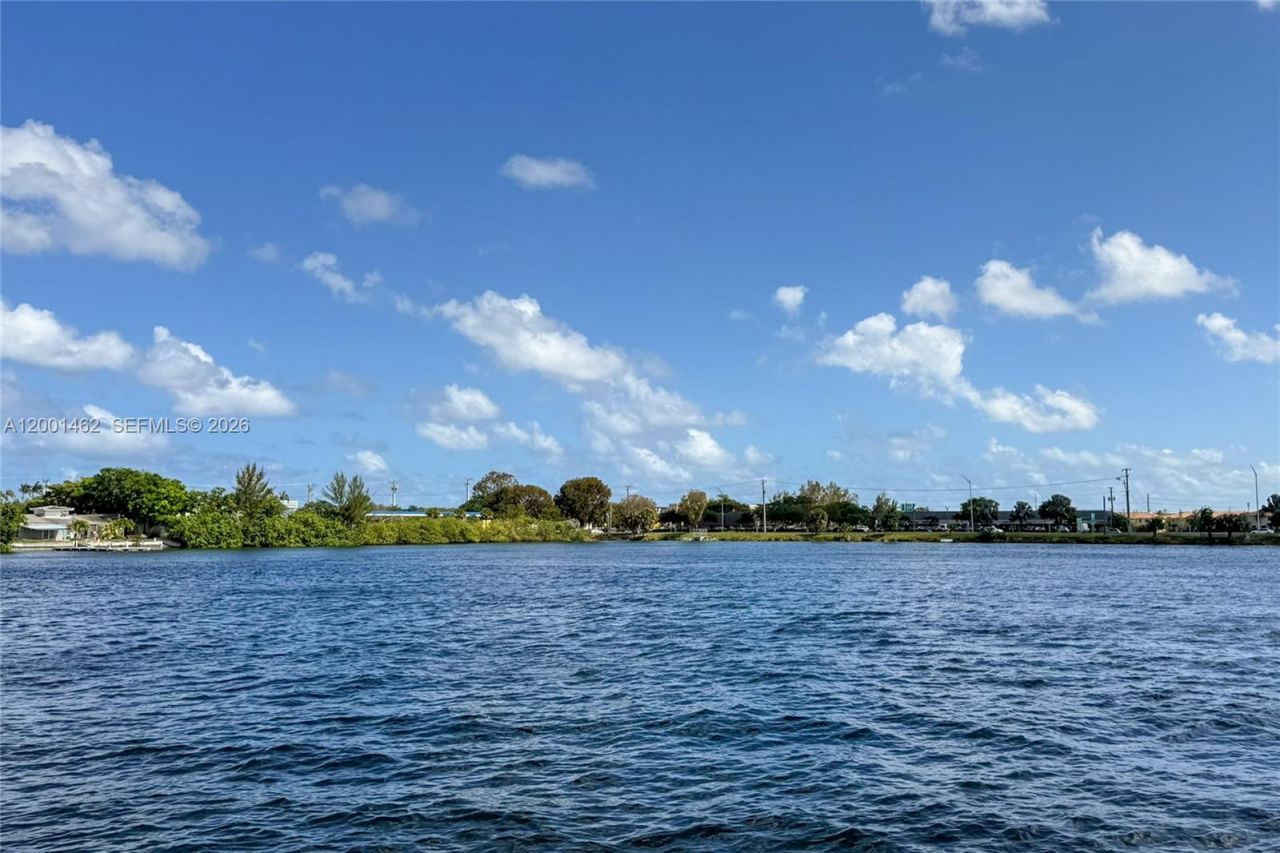 1060 Crystal Lake Dr, Unit 401, Deerfield Beach, FL 33064 Photo