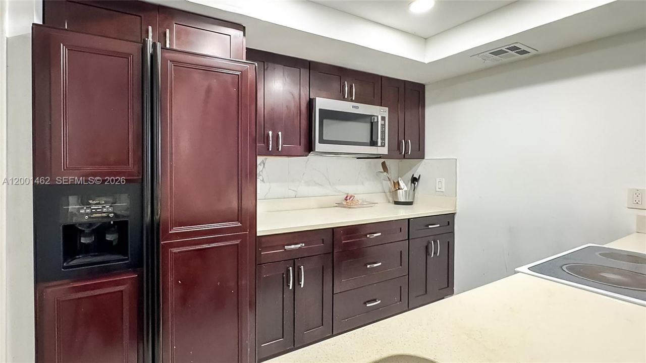 1060 Crystal Lake Dr, Unit 401, Deerfield Beach, FL 33064 Photo