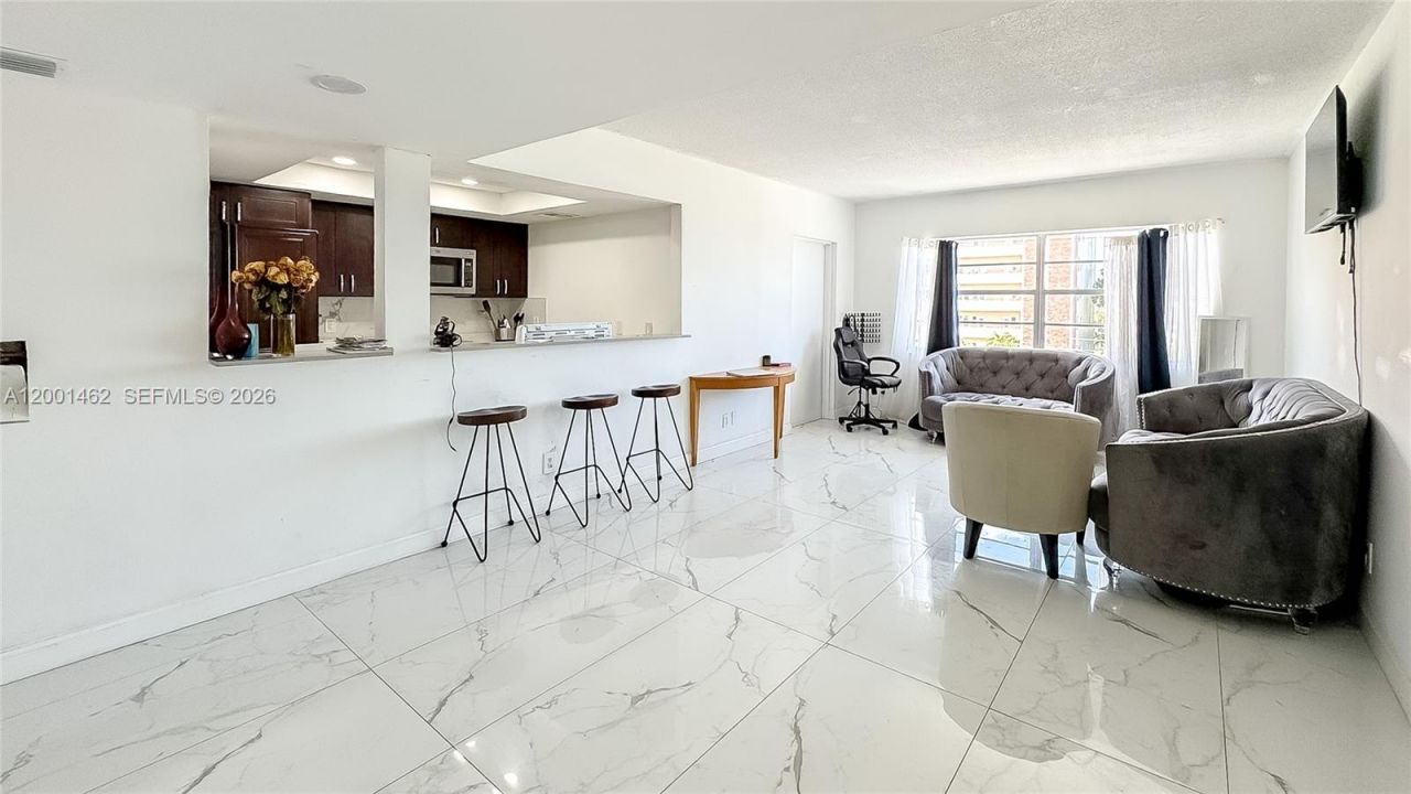 1060 Crystal Lake Dr, Unit 401, Deerfield Beach, FL 33064 Photo