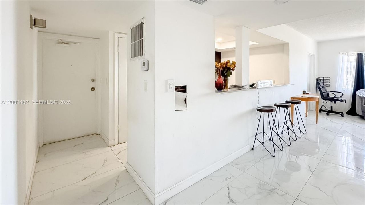 1060 Crystal Lake Dr, Unit 401, Deerfield Beach, FL 33064 Photo