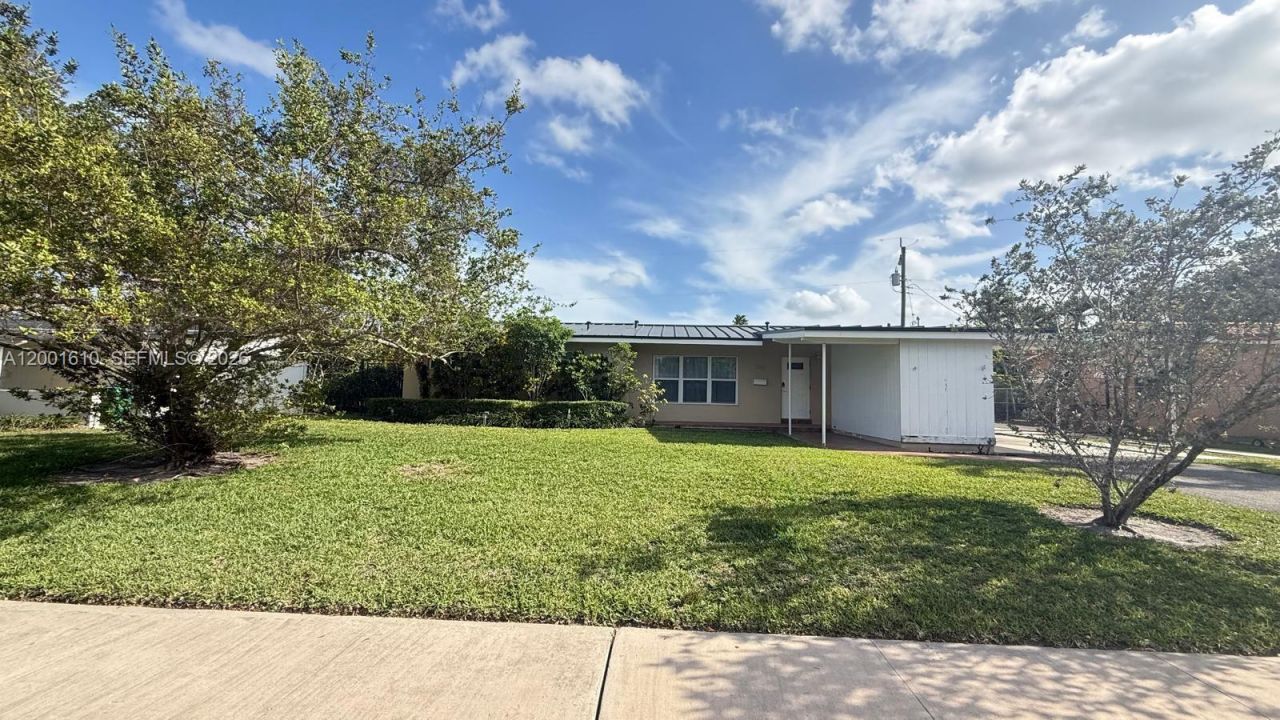 8820 SW 43rd Ter, Miami, FL 33165 Photo