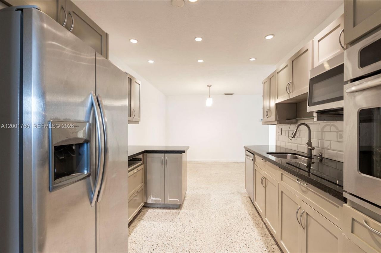 565 NE 160th Ter, Miami, FL 33162 Photo