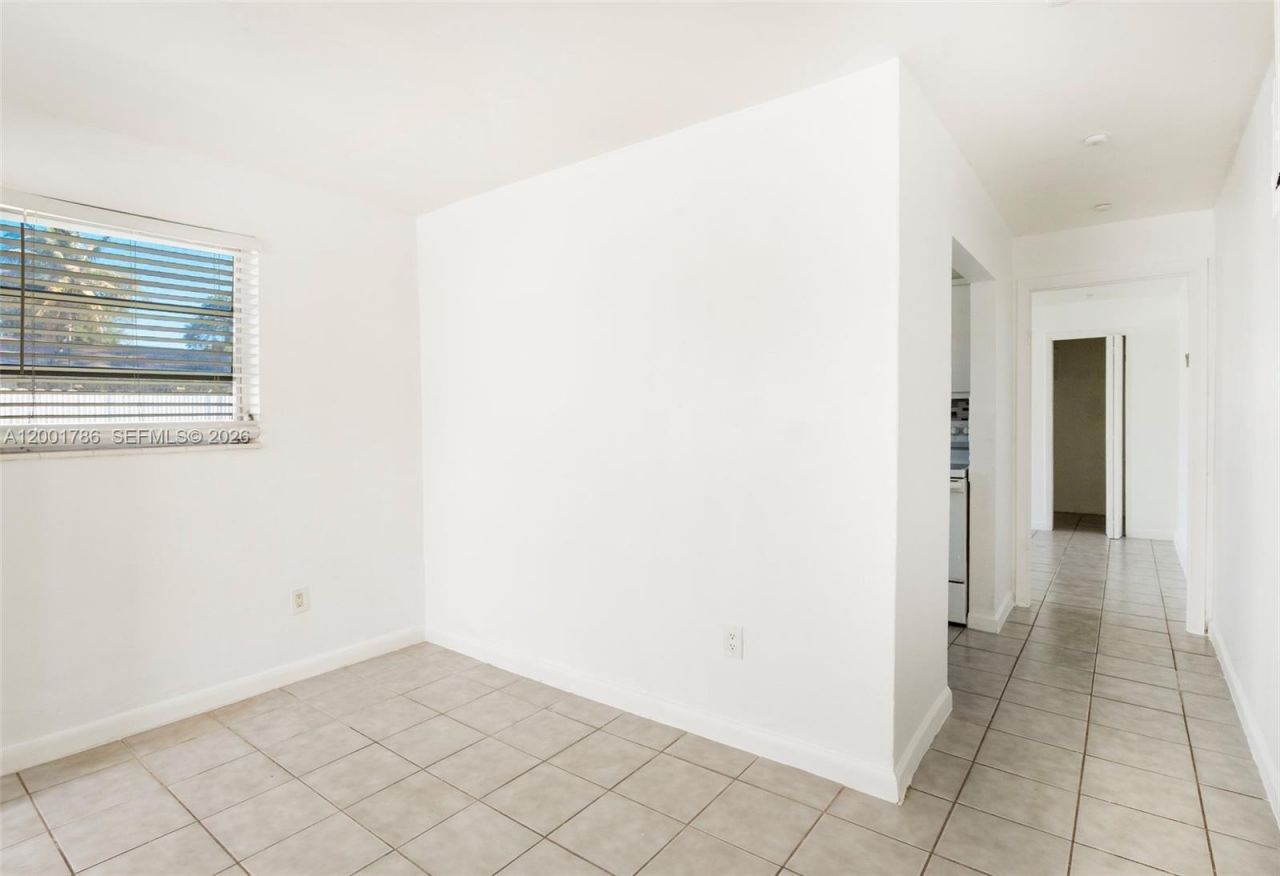 565 NE 160th Ter, Miami, FL 33162 Photo