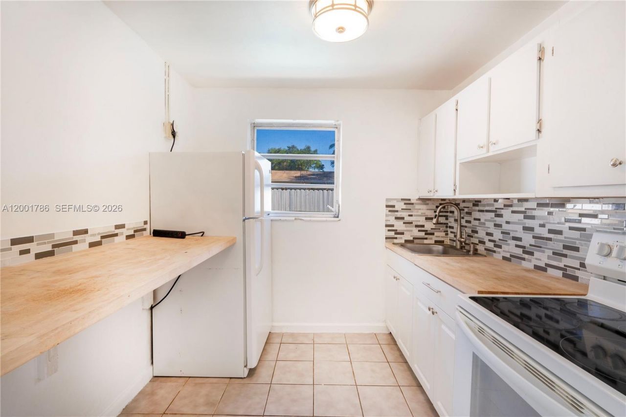 565 NE 160th Ter, Miami, FL 33162 Photo