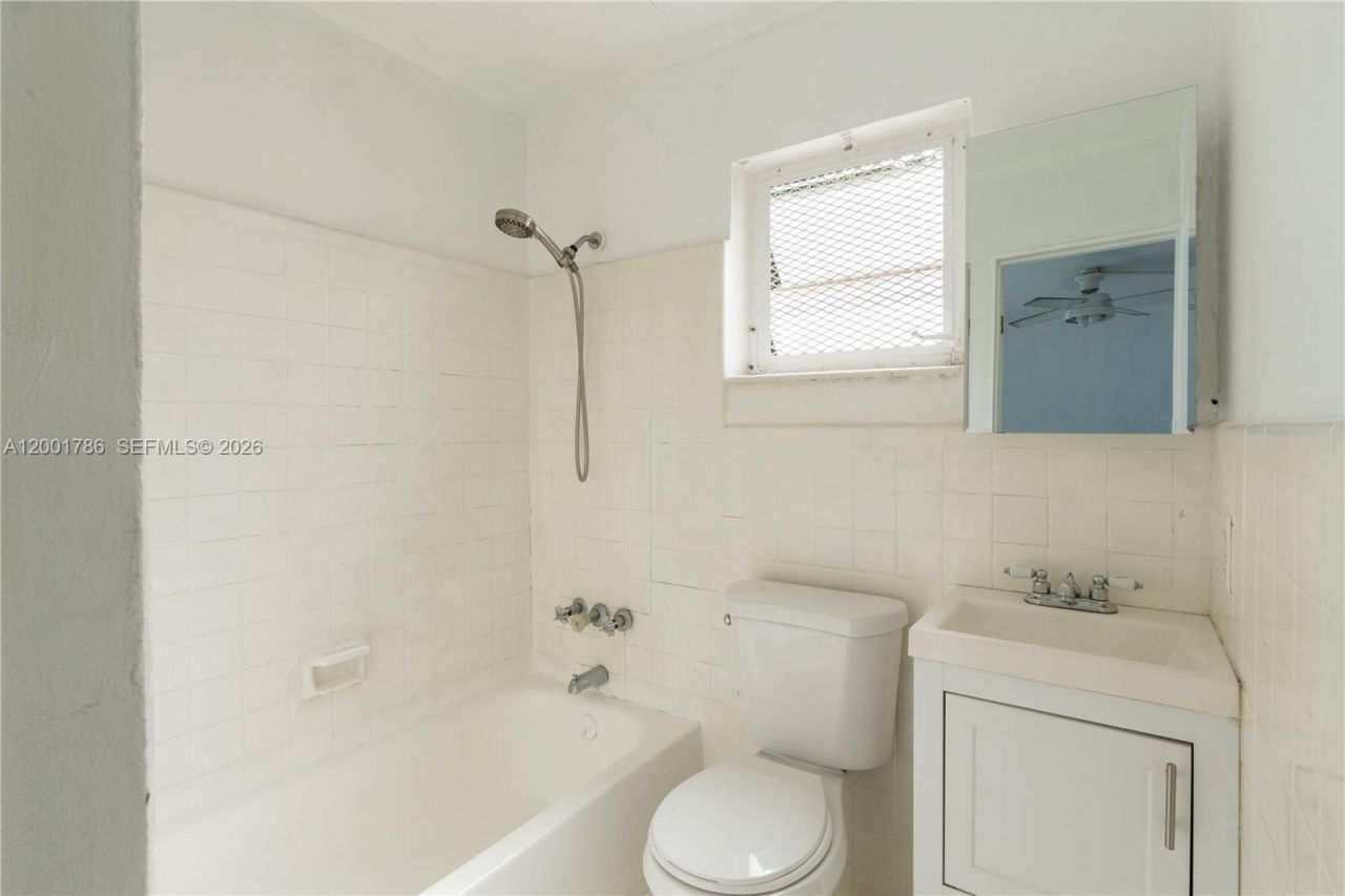 565 NE 160th Ter, Miami, FL 33162 Photo