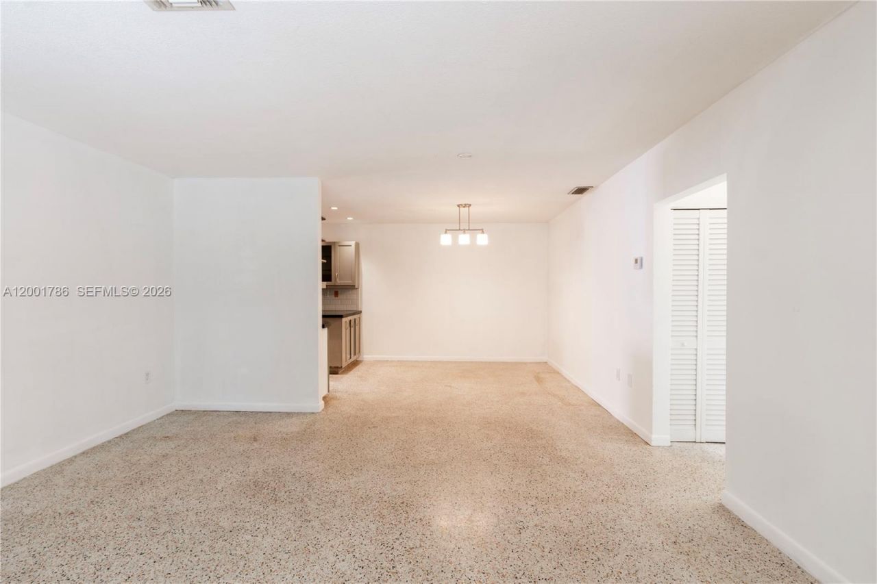 565 NE 160th Ter, Miami, FL 33162 Photo