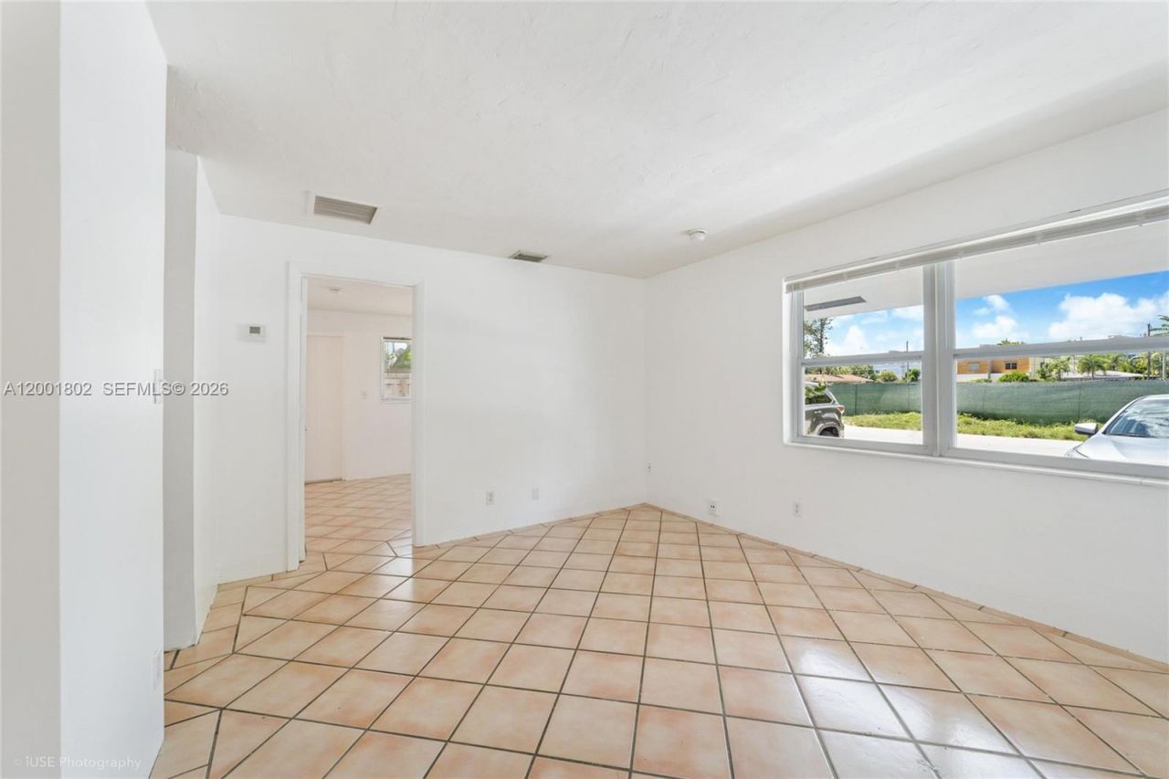924 NE 17th Ter, Unit 1, Fort Lauderdale, FL 33304 Photo