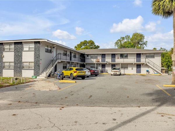 313 Country Club Oval, Unit 11, Daytona, FL 32114