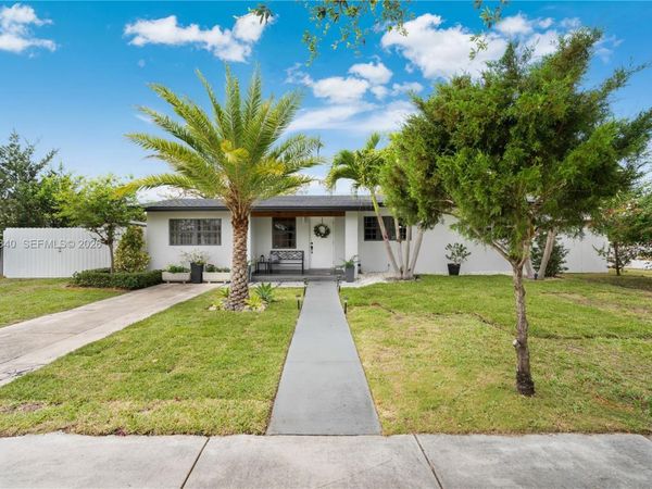 9771 Martinique Dr, Cutler Bay, FL 33189