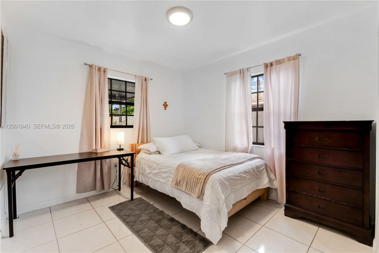 9771 Martinique Dr, Cutler Bay, FL 33189 Photo