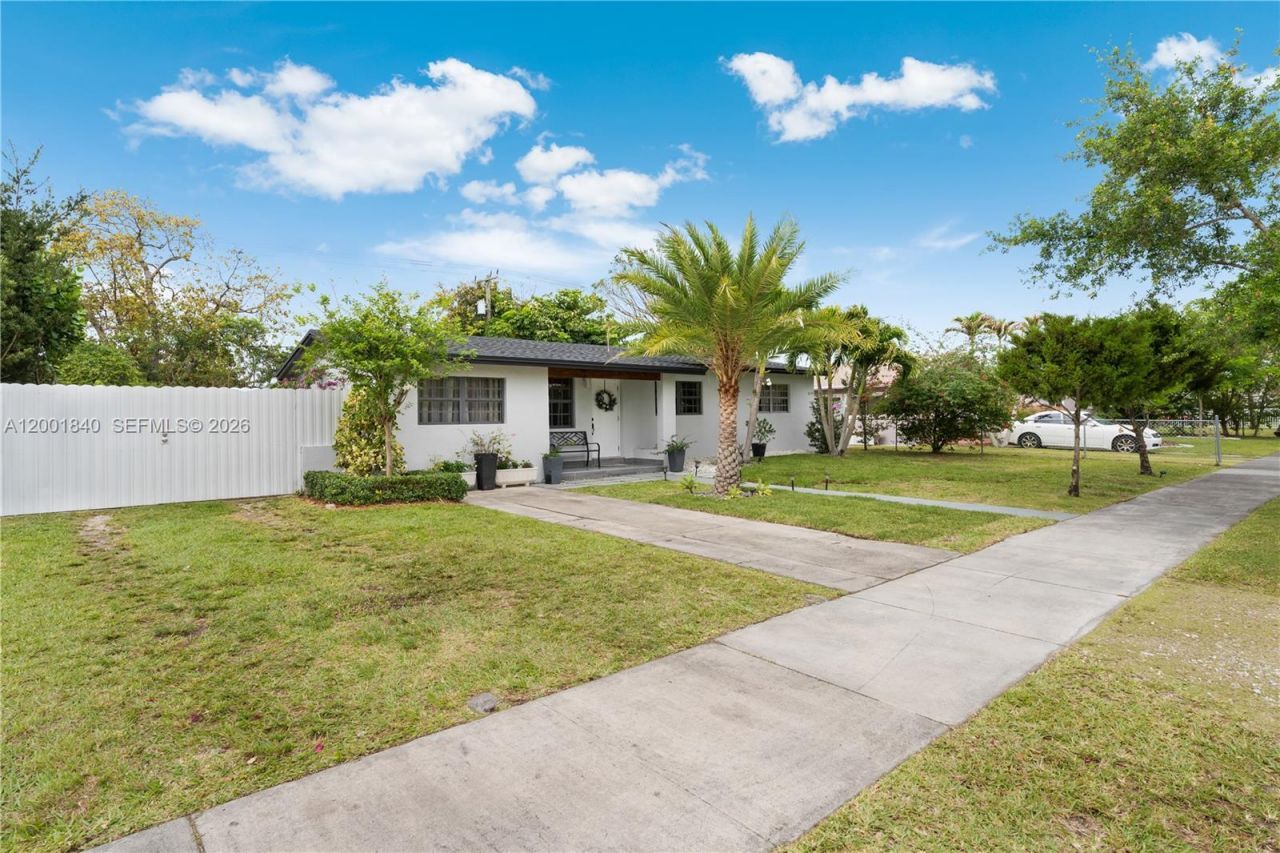 9771 Martinique Dr, Cutler Bay, FL 33189 Photo