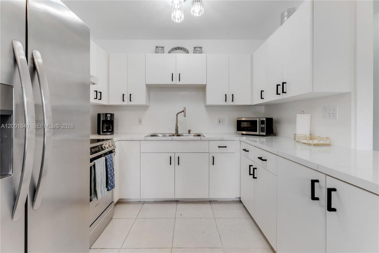 9771 Martinique Dr, Cutler Bay, FL 33189 Photo