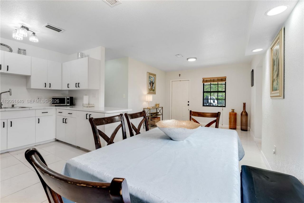 9771 Martinique Dr, Cutler Bay, FL 33189 Photo