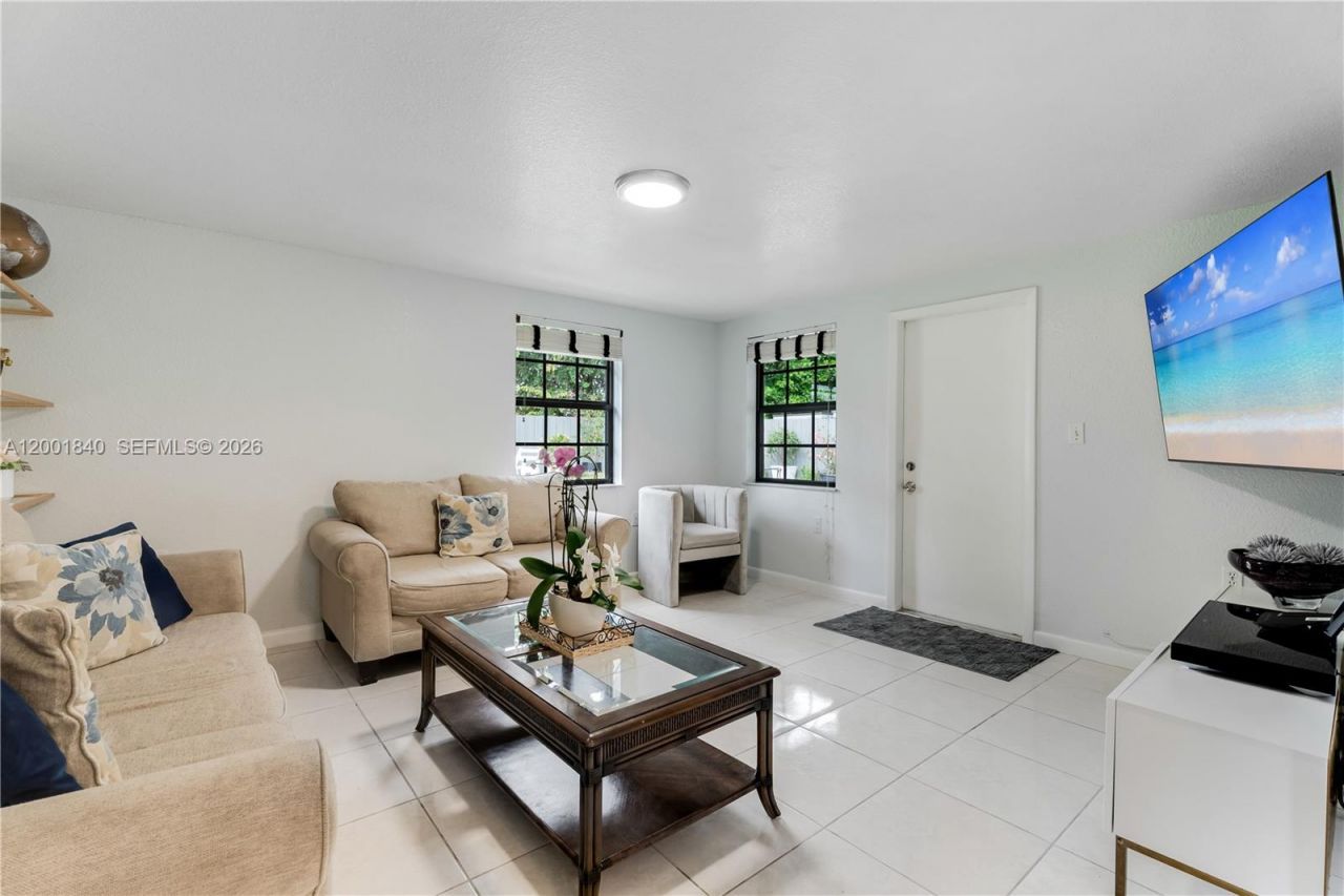 9771 Martinique Dr, Cutler Bay, FL 33189 Photo