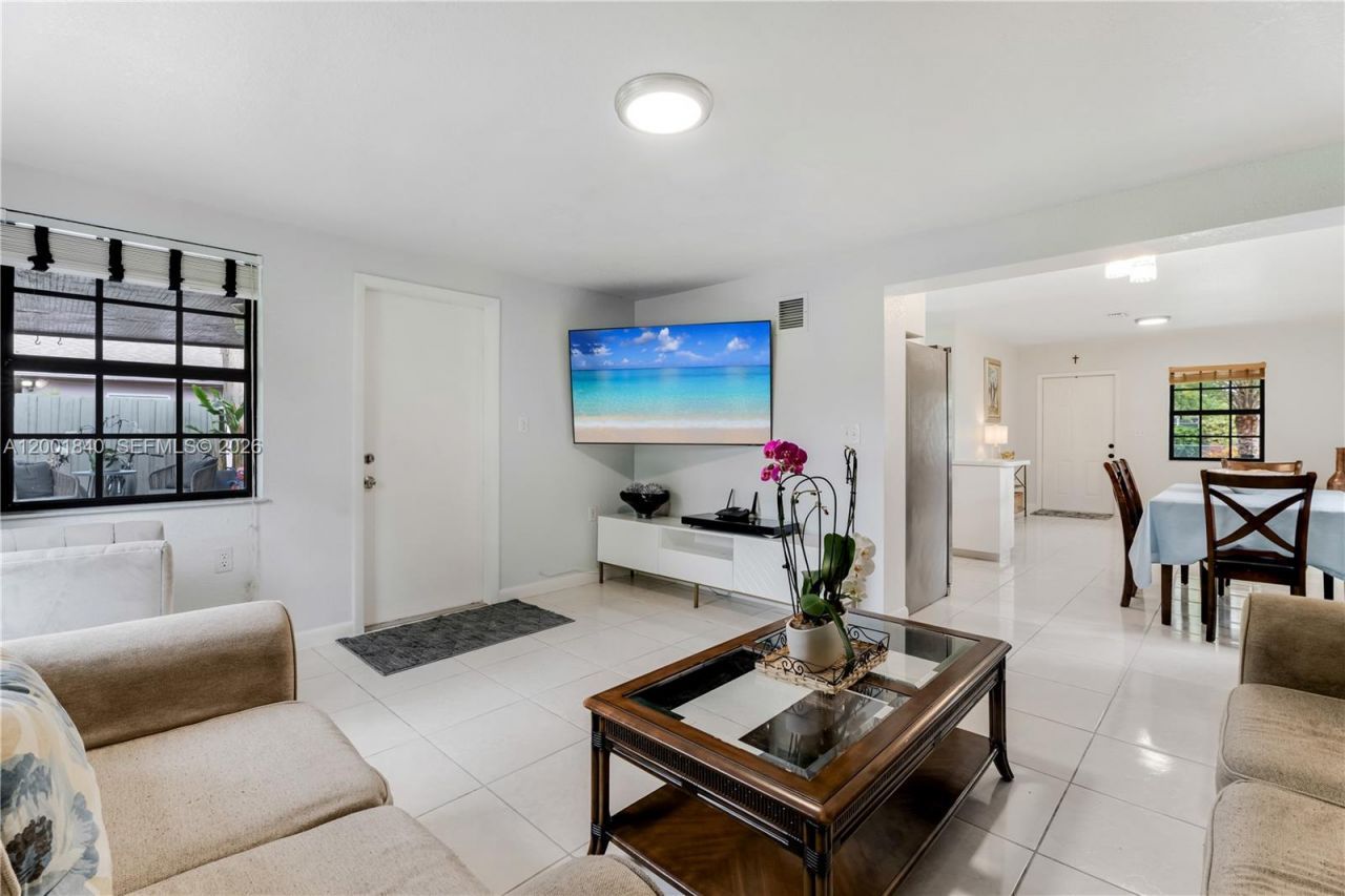 9771 Martinique Dr, Cutler Bay, FL 33189 Photo