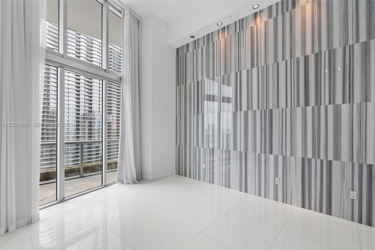 475 Brickell Ave, Unit 2812, Miami, FL 33131 Photo