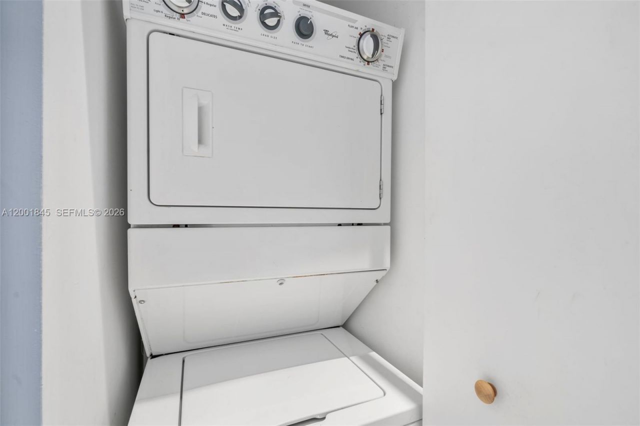 475 Brickell Ave, Unit 2812, Miami, FL 33131 Photo