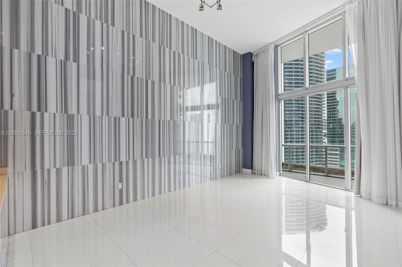475 Brickell Ave, Unit 2812, Miami, FL 33131 Photo