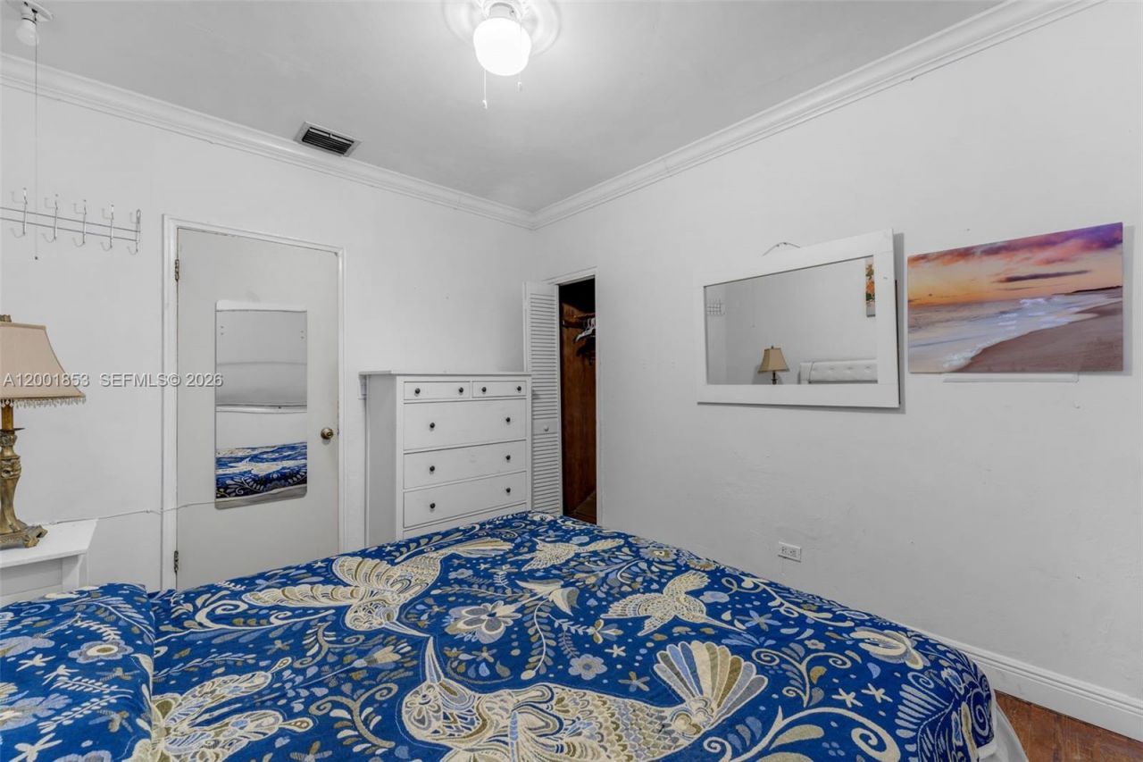 28 Almeria Ave, Unit 4, Coral Gables, FL 33134 Photo