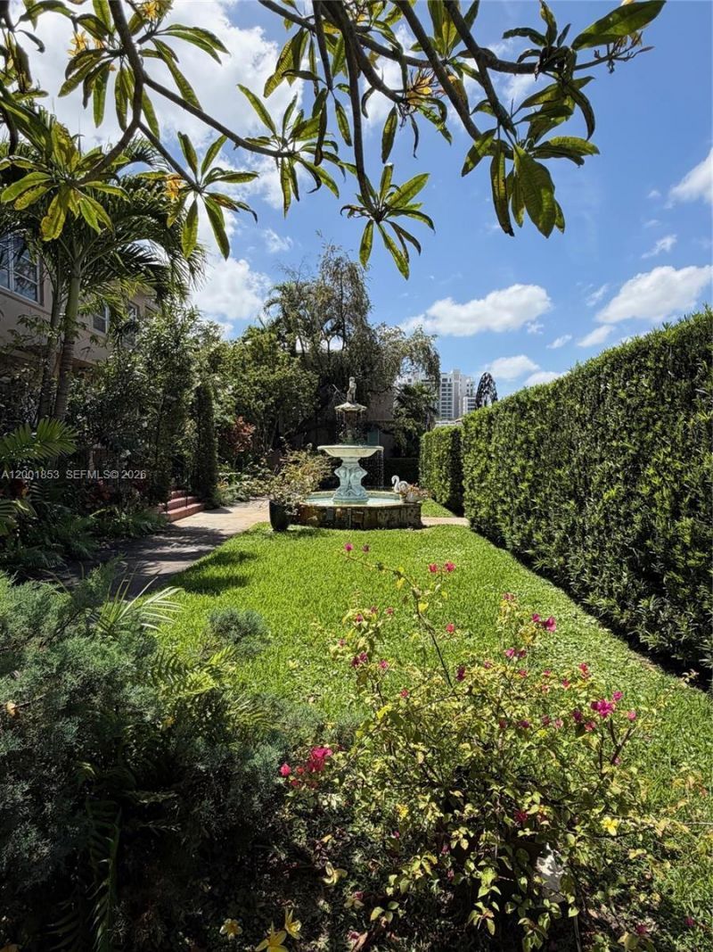 28 Almeria Ave, Unit 4, Coral Gables, FL 33134 Photo