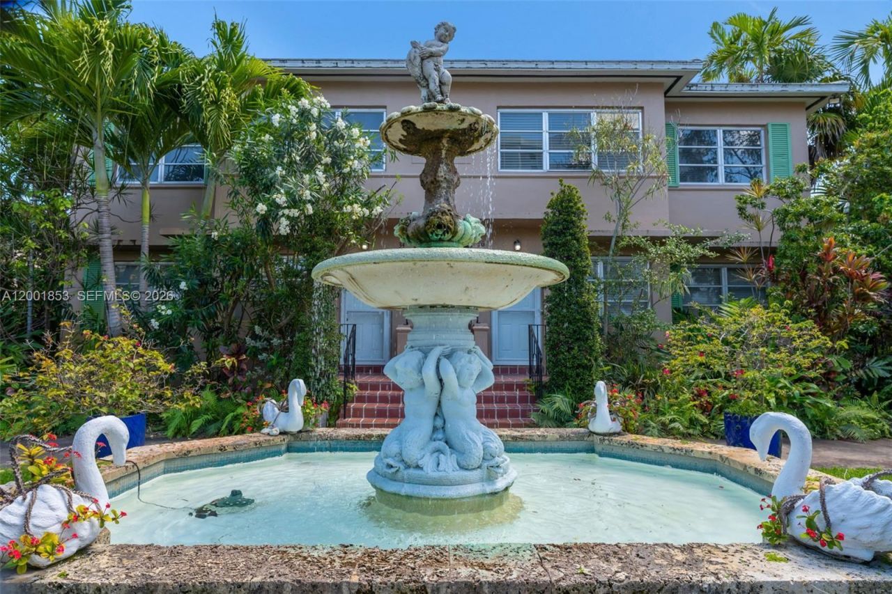 28 Almeria Ave, Unit 4, Coral Gables, FL 33134 Photo