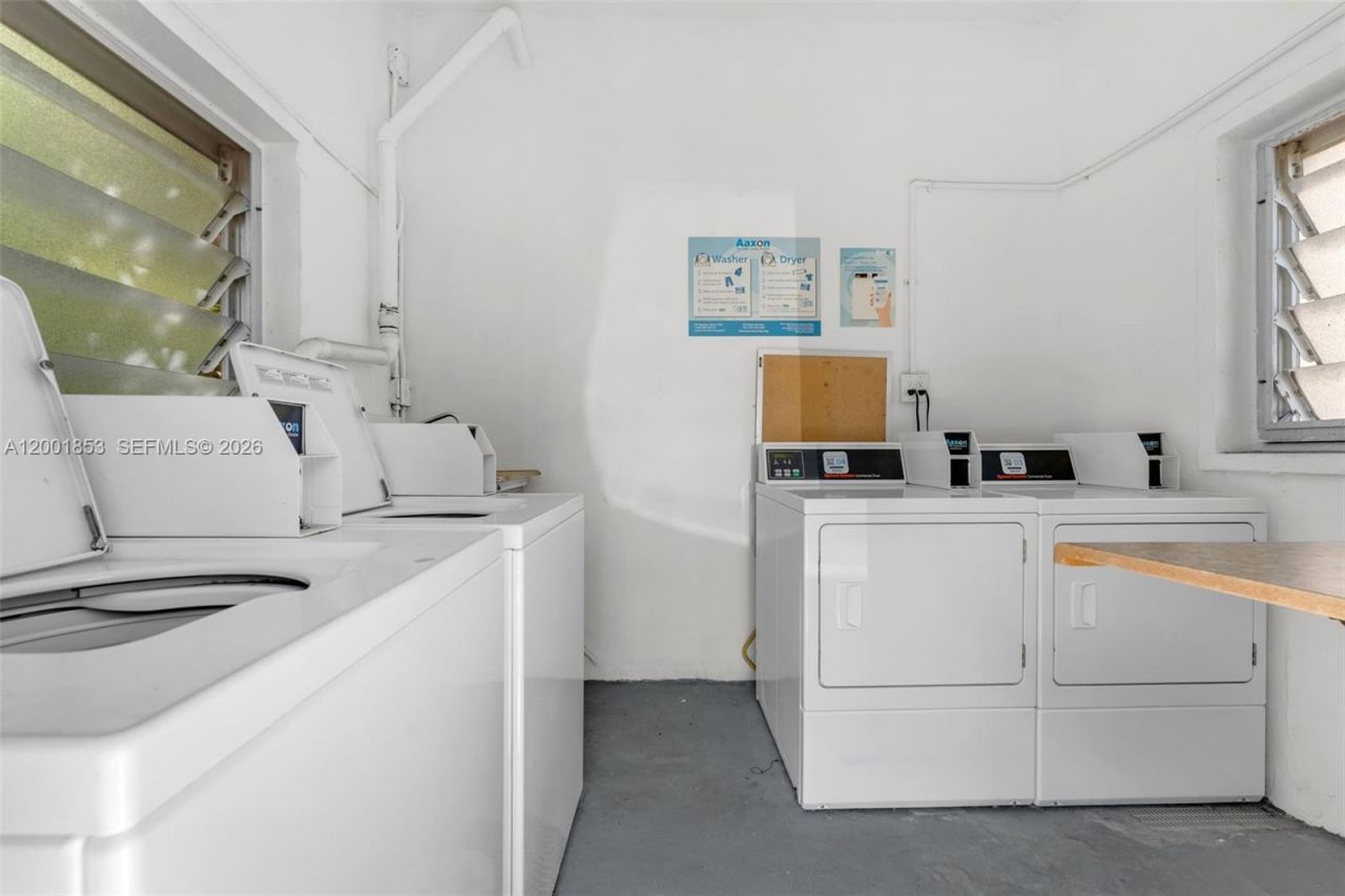 28 Almeria Ave, Unit 4, Coral Gables, FL 33134 Photo