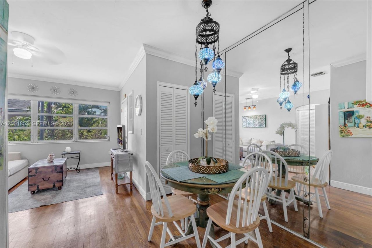 28 Almeria Ave, Unit 4, Coral Gables, FL 33134 Photo