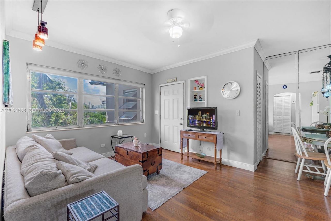 28 Almeria Ave, Unit 4, Coral Gables, FL 33134 Photo