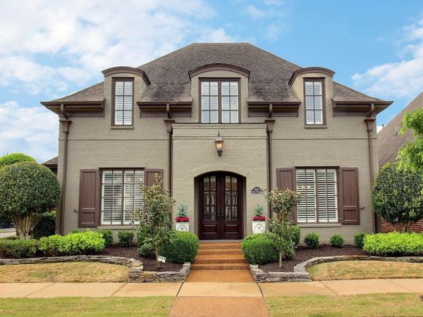 1011 RUSSELL FARMS RD, Collierville, TN 38017