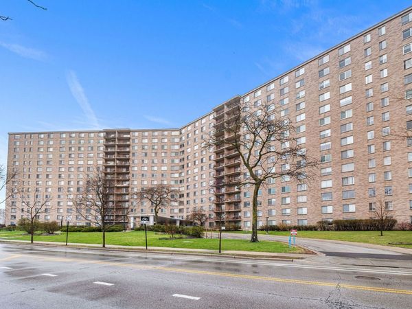 6833 N Kedzie Avenue , Unit 1404, Chicago, IL 60645
