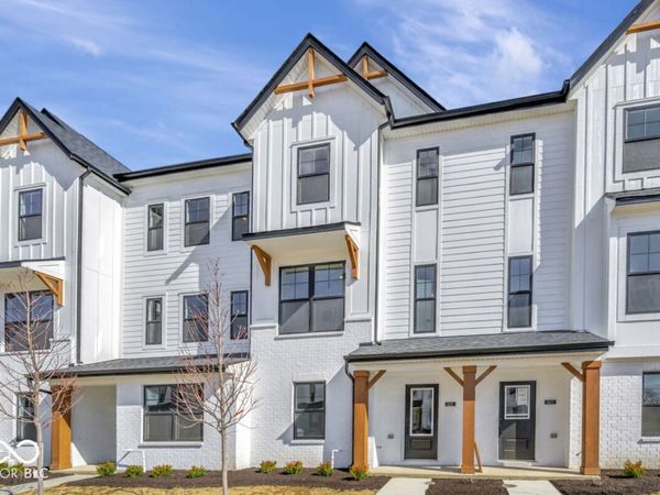 4475 Yellowwood Avenue , Brownsburg, IN 46112