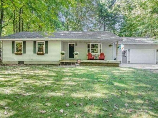 5771 Wintergreen Road, Pentwater, MI 49449