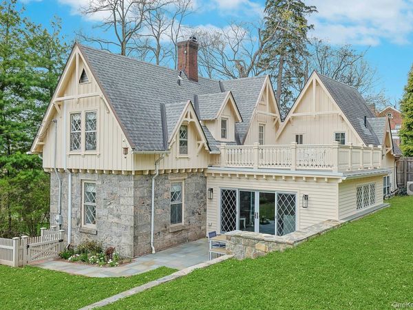 9 Strawberry Lane, Irvington, NY 10533