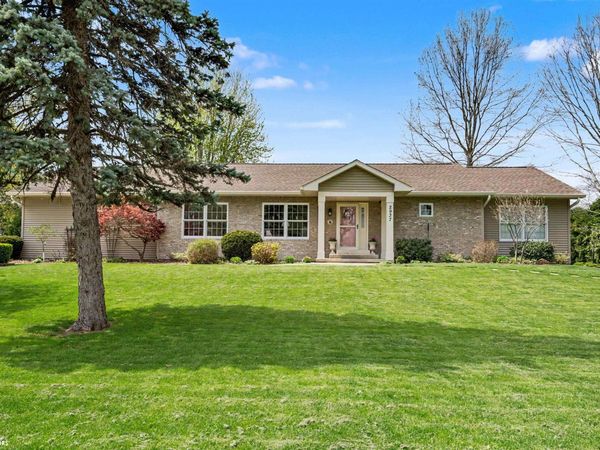 2937 Cliff Road, Burlington, IA 52601