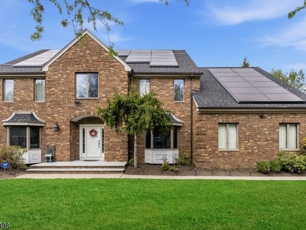 8 Danielle Dr, Wayne, NJ 07470