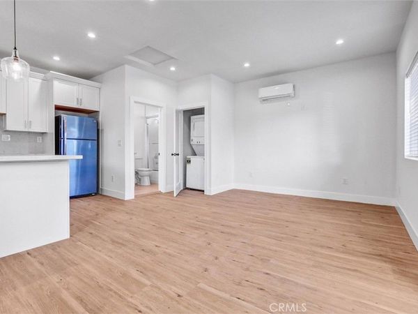 20431 Acre, Winnetka, CA 91306