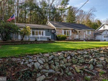 127 MOLLEYSTOWN ROAD, PINE GROVE, PA 17963