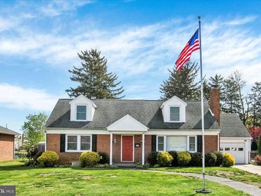 137 N STEPHEN PLACE, HANOVER, PA 17331