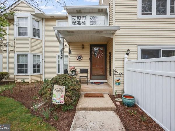 10 FRYER COURT, HIGHTSTOWN, NJ 08520