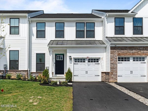 18 Rosemary Way, Mount Laurel, NJ 08054