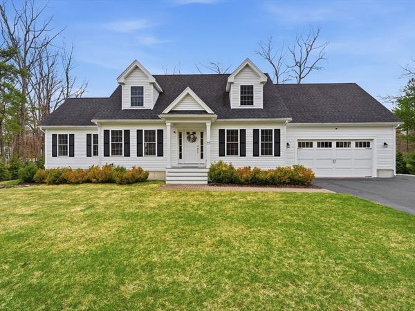 44 Bacon St, Pepperell, MA 01463