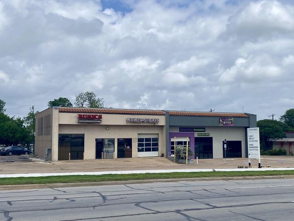 1712 S Valley Mills Dr, Waco, TX 76711