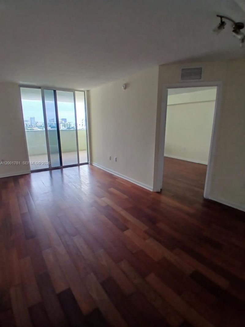 219 NW 12th Ave, Unit 914, Miami, FL 33128 Photo