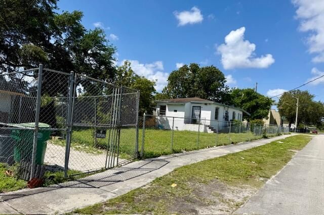 1580 NW 77th Terrace, Miami, FL 33147 Photo