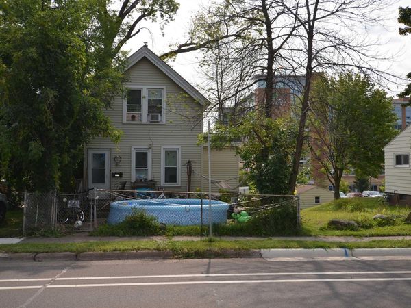 1026 E 3rd St, Duluth, MN 55805