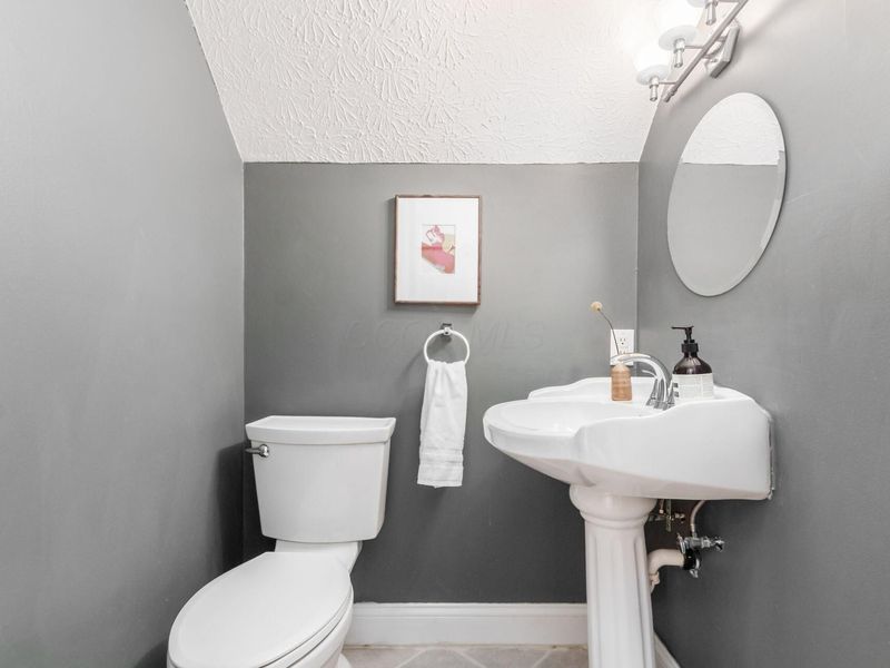 237 Collins Avenue, Columbus, OH 43215 Photo 22