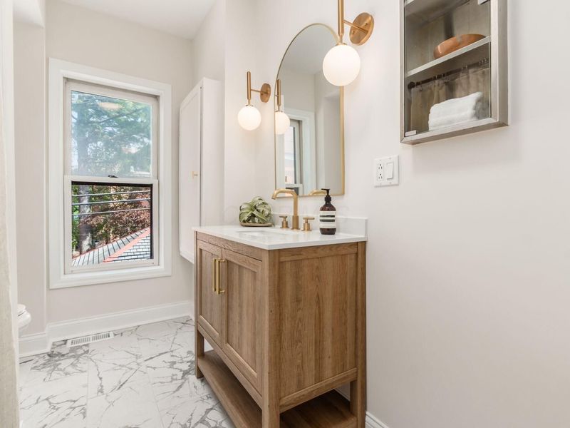 237 Collins Avenue, Columbus, OH 43215 Photo 28